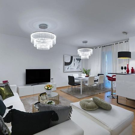 Elegant Apartment In Glyfada Atenas Exterior foto